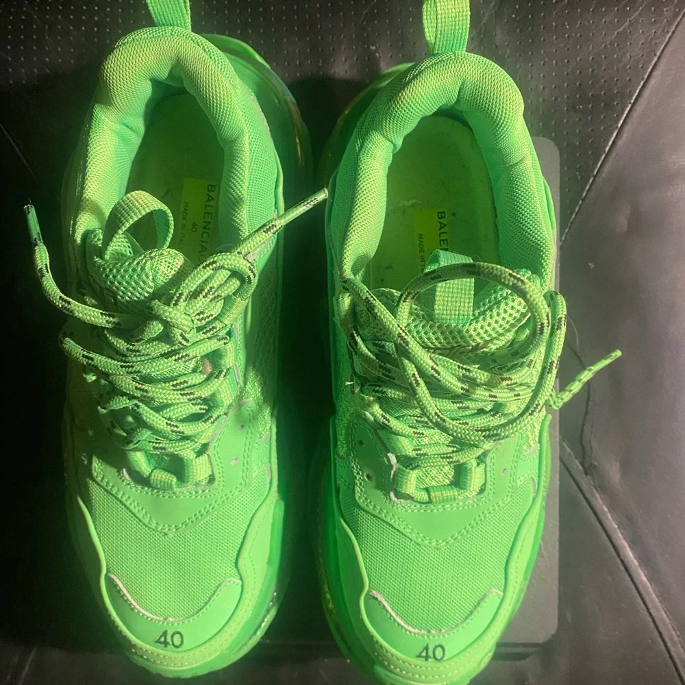 Balenciaga Triple S Neon Green - Picture 3 of 5